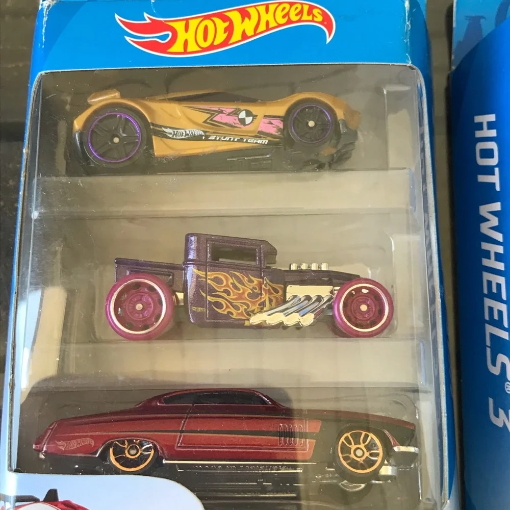 3 Pack Hot Wheels Lot of 2 - 6 total pieces (B)